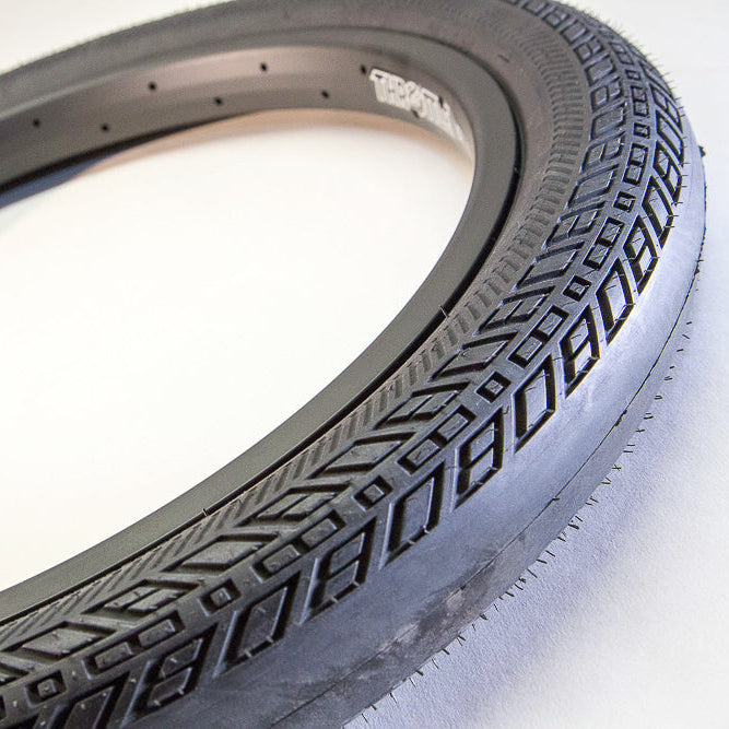 Squealer 20" x 2.4" Tyre & Tube Repair Kit - Black & White